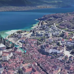 Coup De Coeur Au Pied Du Château - Joli Idéalement Placé , Annecy France
