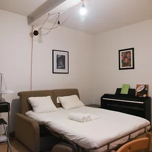 Comfortable Near Montmartre Paris